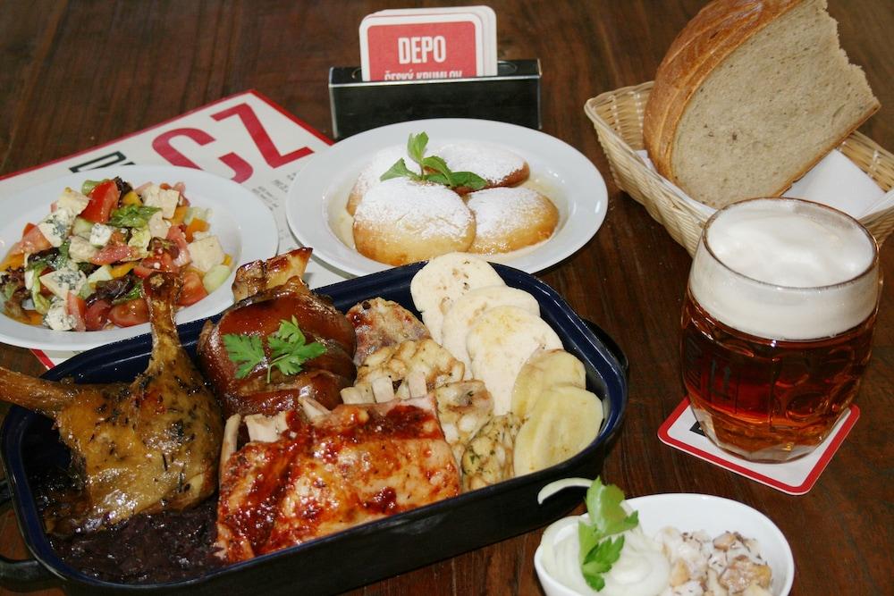 拉特朗酒店 Český Krumlov 外观 照片